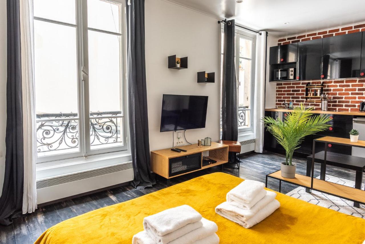 Design Near Metro And Eiffel Tower Apartment