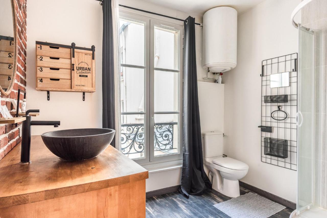 Design Near Metro And Eiffel Tower Apartment