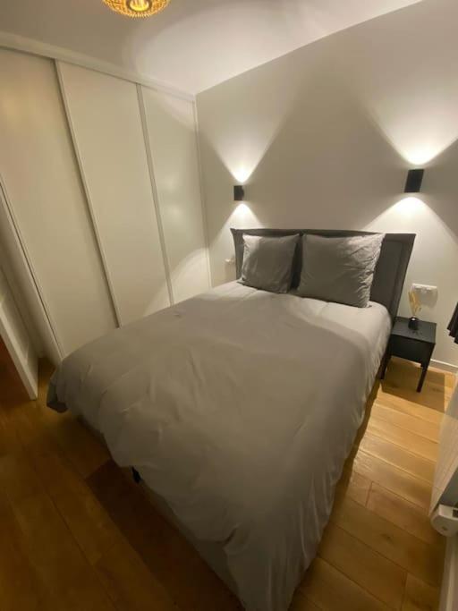 Apartment Bright Modern Apartment, 2 Bedrooms, 6 Guests *
