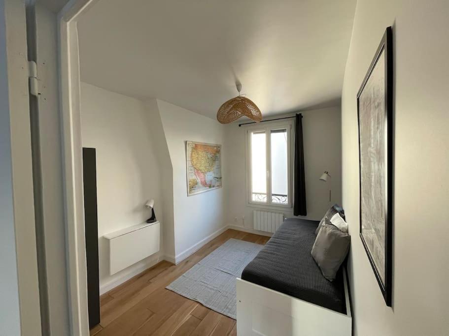 Bright Modern Apartment, 2 Bedrooms, 6 Guests * Paris