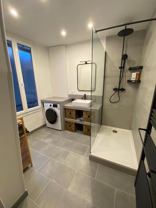 Apartment Bright Modern Apartment, 2 Bedrooms, 6 Guests Paris
