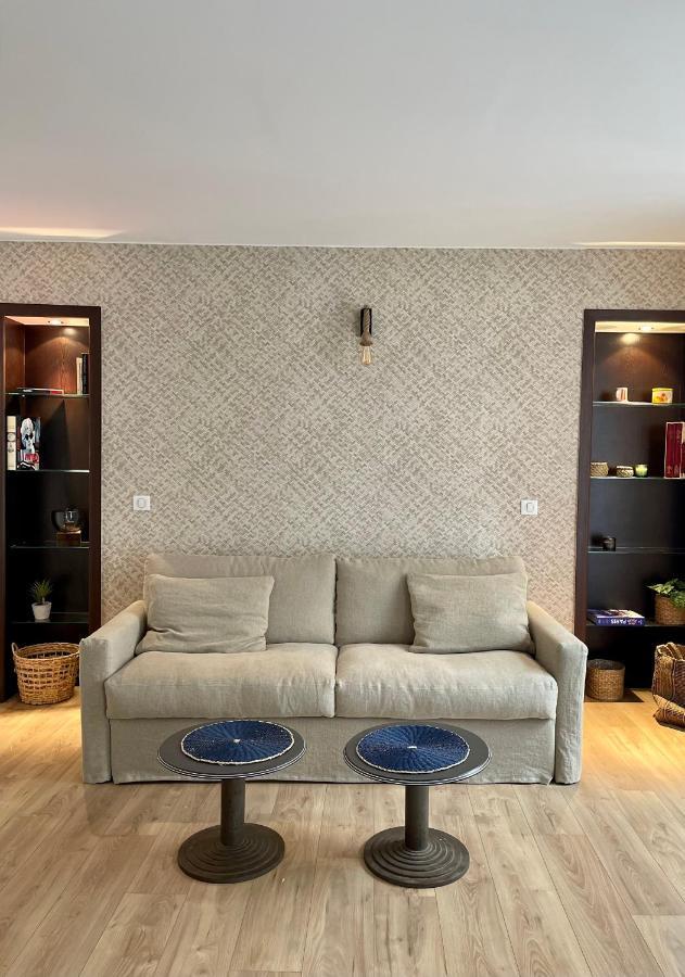Cosy Champs Elysees Apartment