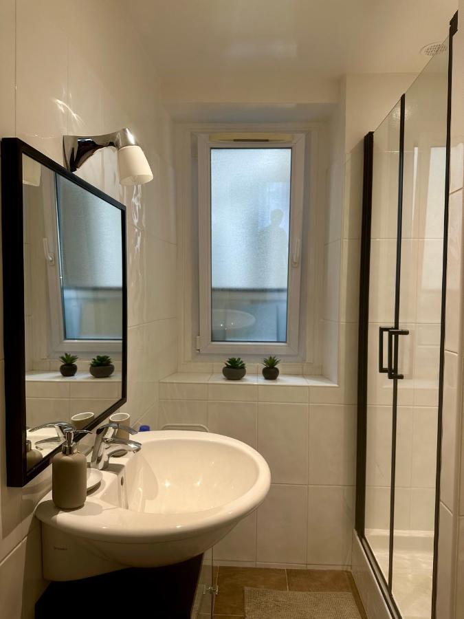 Cosy Champs Elysees Apartment