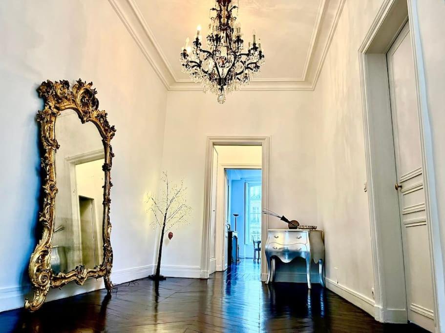 Exclusive Parisian Palace *