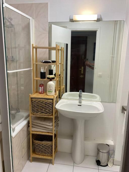 A Deux Pas Du Pantheon Avec Balcon Apartment *