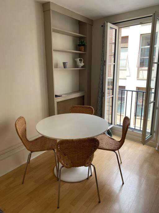 A Deux Pas Du Pantheon Avec Balcon
