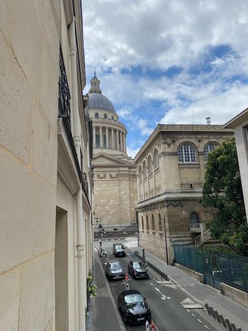 A Deux Pas Du Pantheon Avec Balcon *