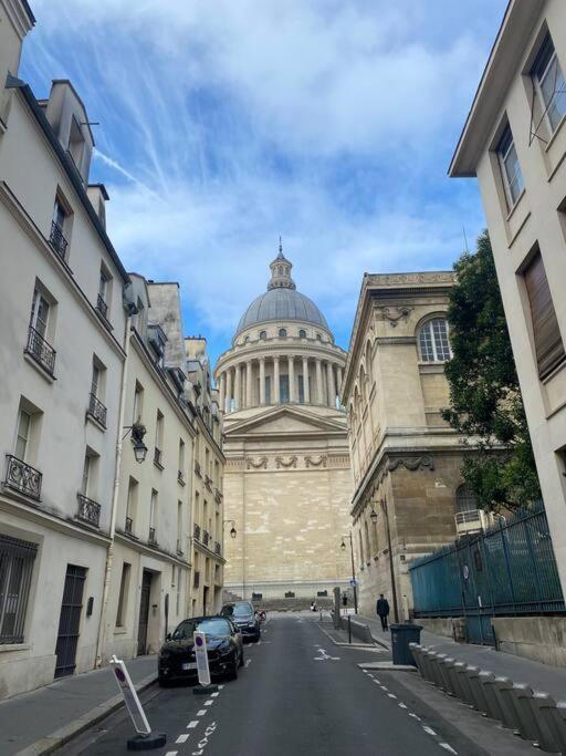 Apartment A Deux Pas Du Pantheon Avec Balcon *