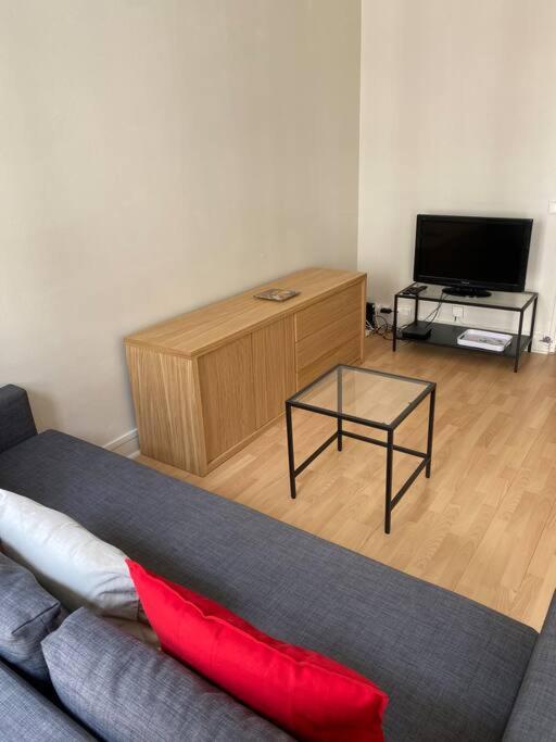 A Deux Pas Du Pantheon Avec Balcon Apartment