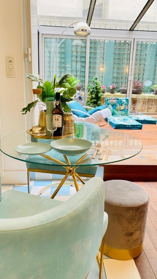 Lepic, Luxury Flat In Montmartre With Private Terrasse-appartement Entier Apartment