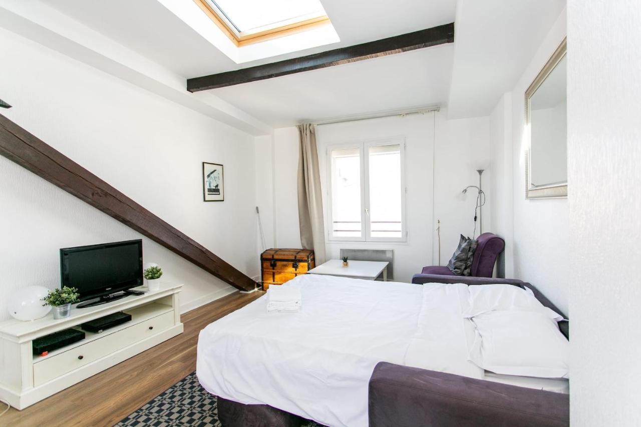 Upper Marais & - *