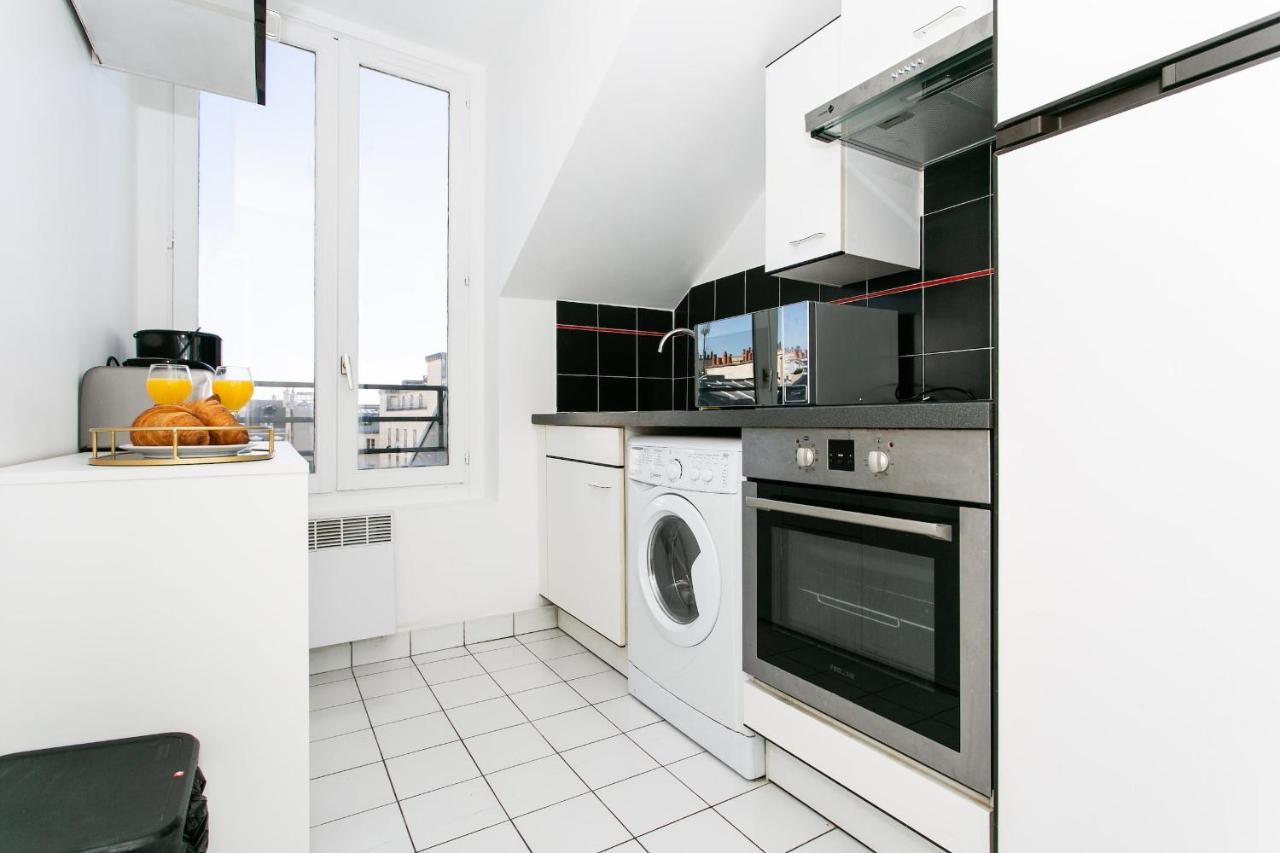 Upper Marais & - *