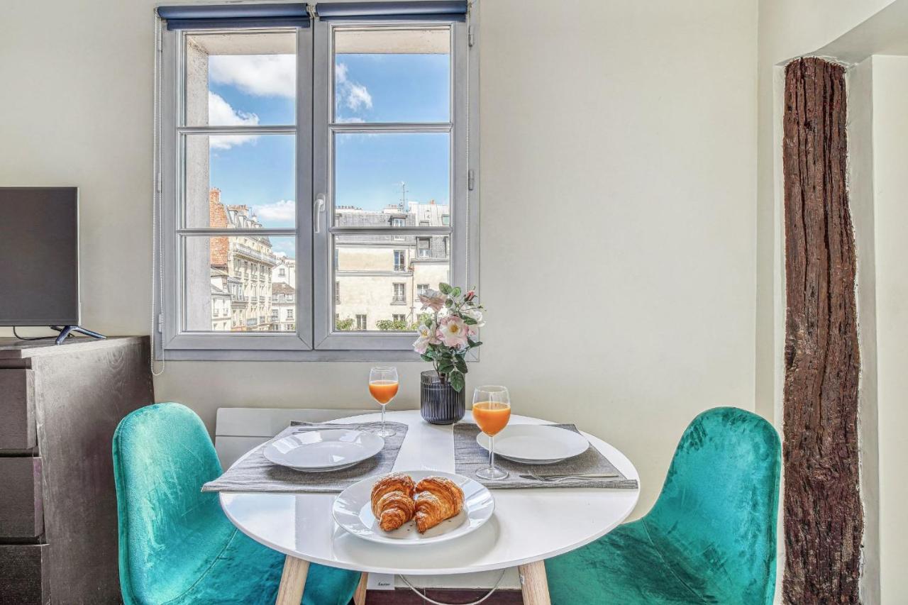 Latin Quarter - Studio
