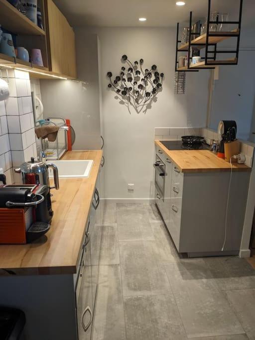 Chambre Double Chez L'occupant Au Sein D'un Calme Et Tres Bien Situe Homestay *
