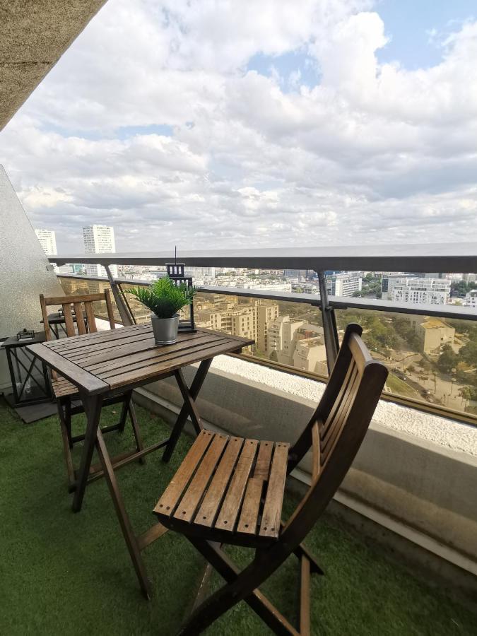 Above Eiffel Tower View Balcony Apartment *