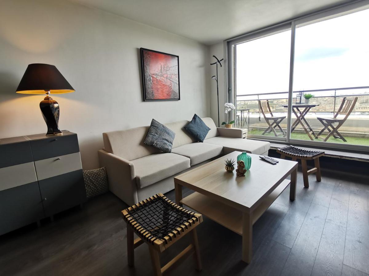 Apartamento Above Eiffel Tower View Balcony