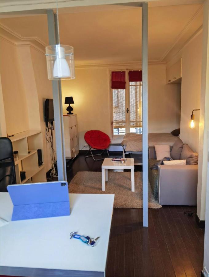 Studio Parisien Eiffel 7e Paris