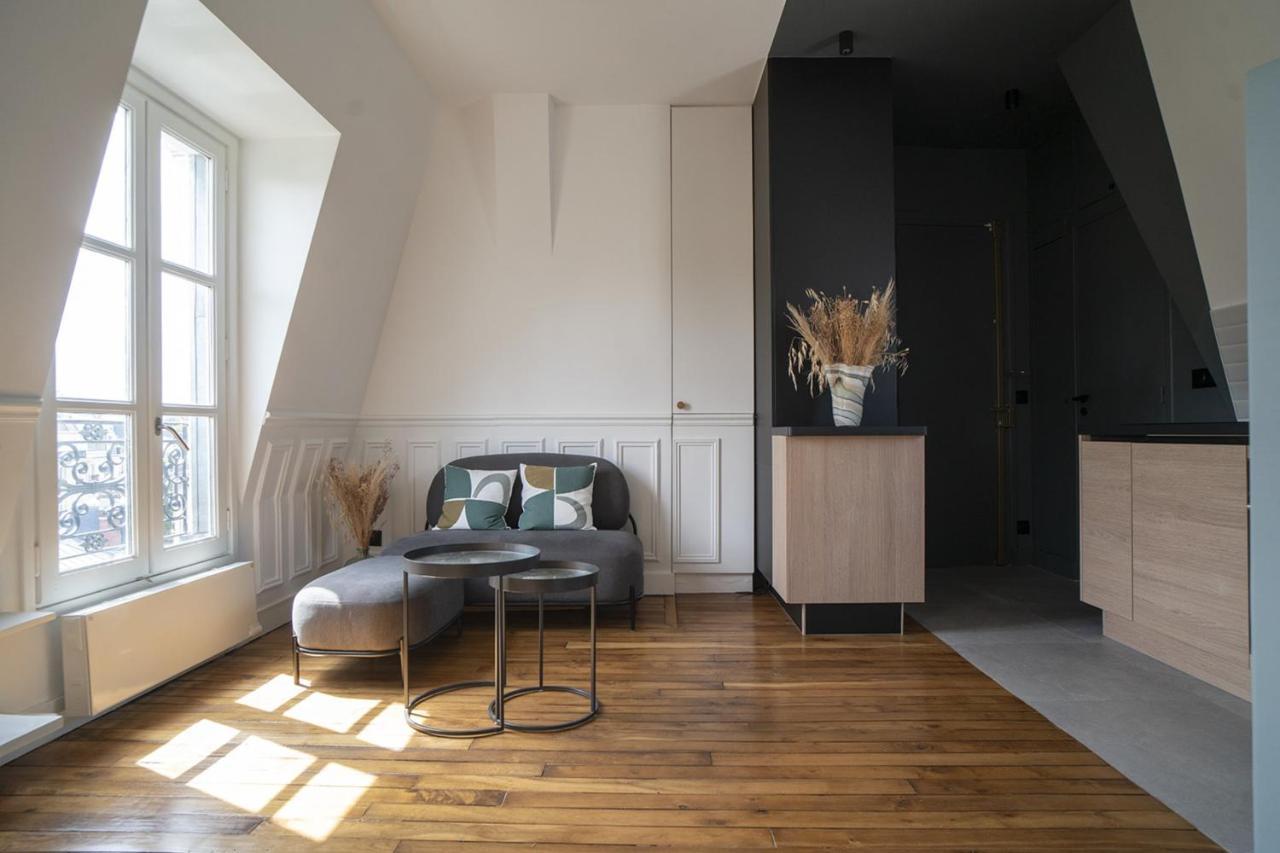 Parisian Cocoon Under The Roofs View Eiffel Tower Apartment Paris