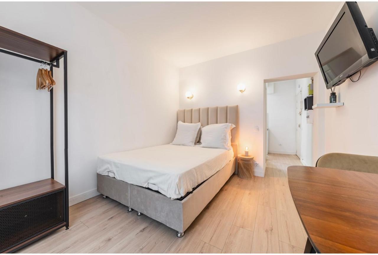 Eiffel Tower Apartment *