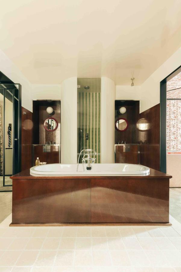 Les Cinabre Hotel *