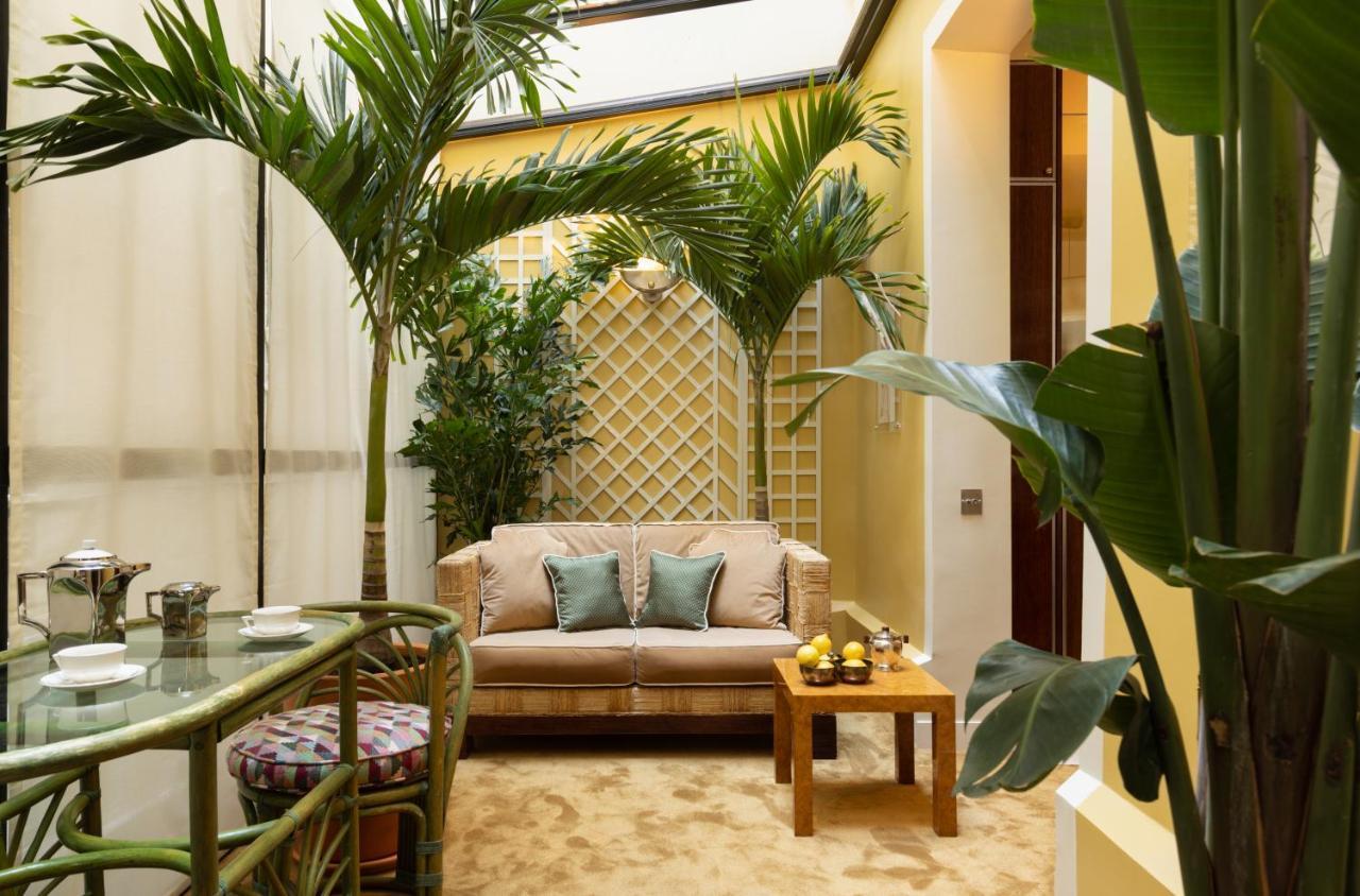 Les Cinabre Hotel *