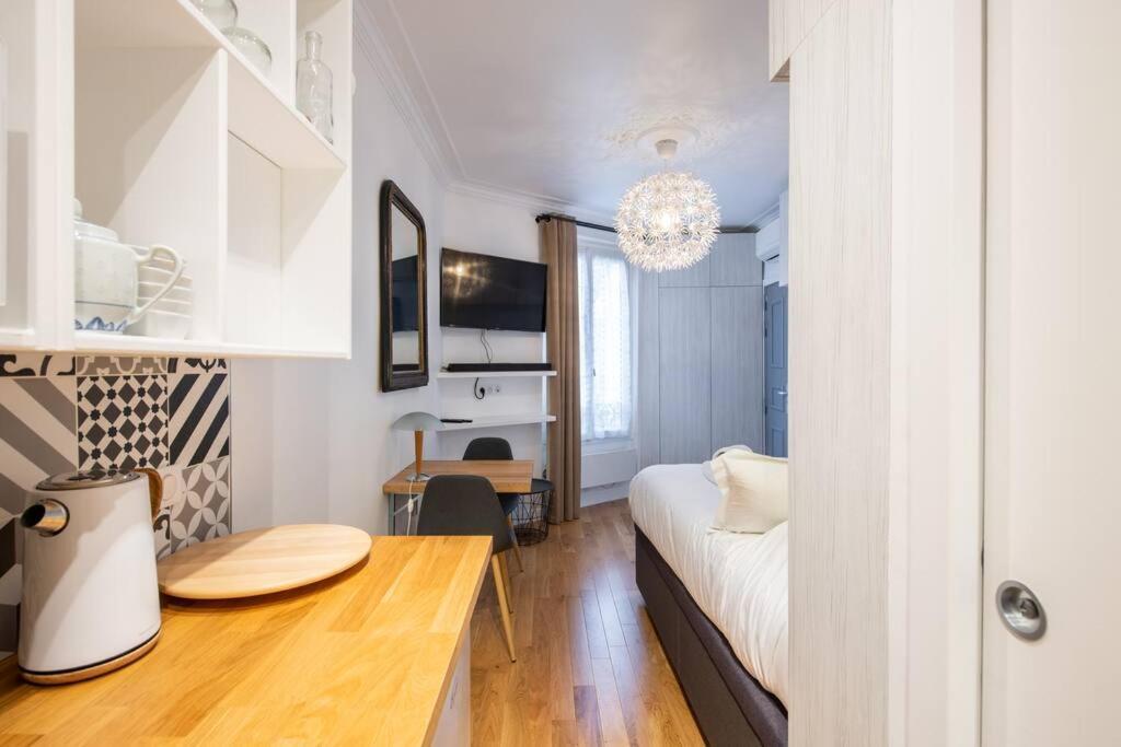 Etienne Pernet - Charming With A Private Terrace Apartment *
