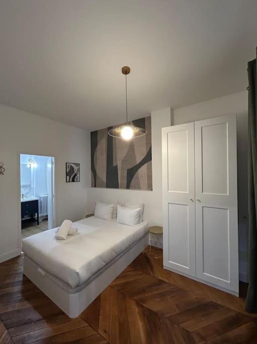 Cardinet - Beautiful 17 Apartment Paris