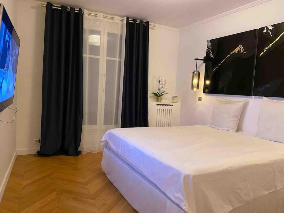 Apartment Chanel Avenue Montaigne & Elysees 4 Guests Paris
