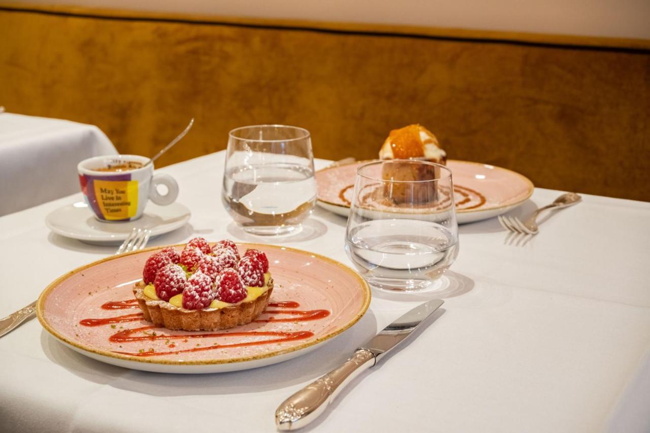 Hotel Chateaubriand 4*