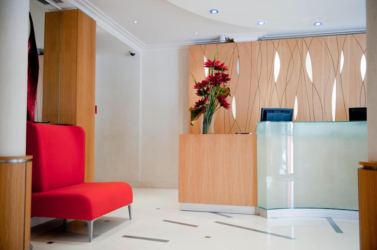 Westside Arc De Triomphe 4*