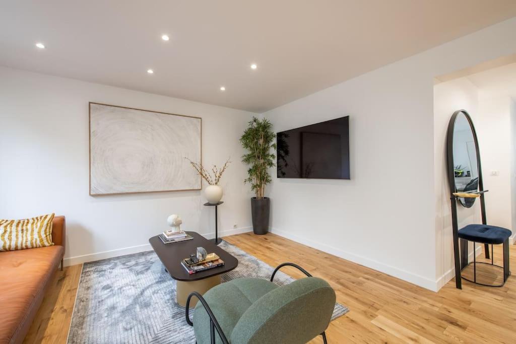 Apartment Rollin - Beautiful Renovated Flat In The Heart Of Paris