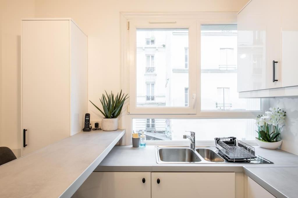 Rollin - Beautiful Renovated Flat In The Heart Of * Paris