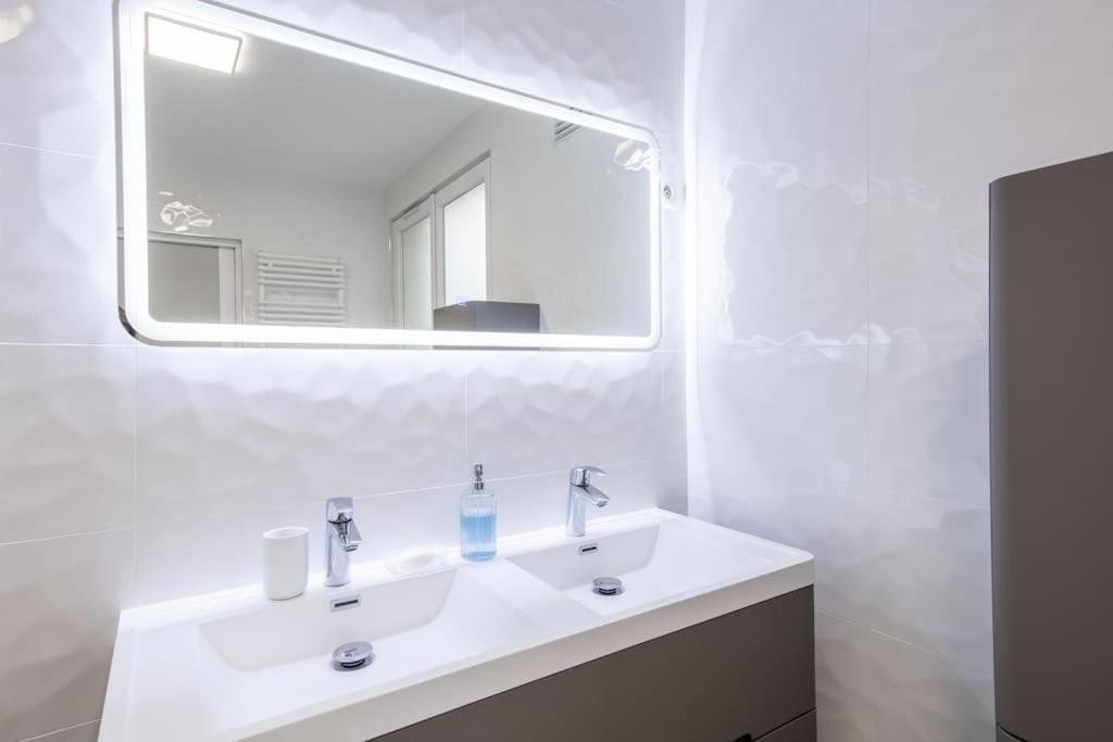 Rollin - Beautiful Renovated Flat In The Heart Of Apartment *