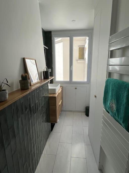 Au Pied De Montmartre / Jules Joffrin Apartment