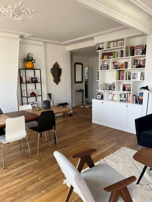 Au Pied De Montmartre / Jules Joffrin Apartment