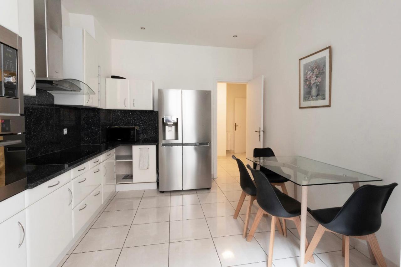 Spcaious Flat 160 M2 Next To Eiffel Tower * Paris