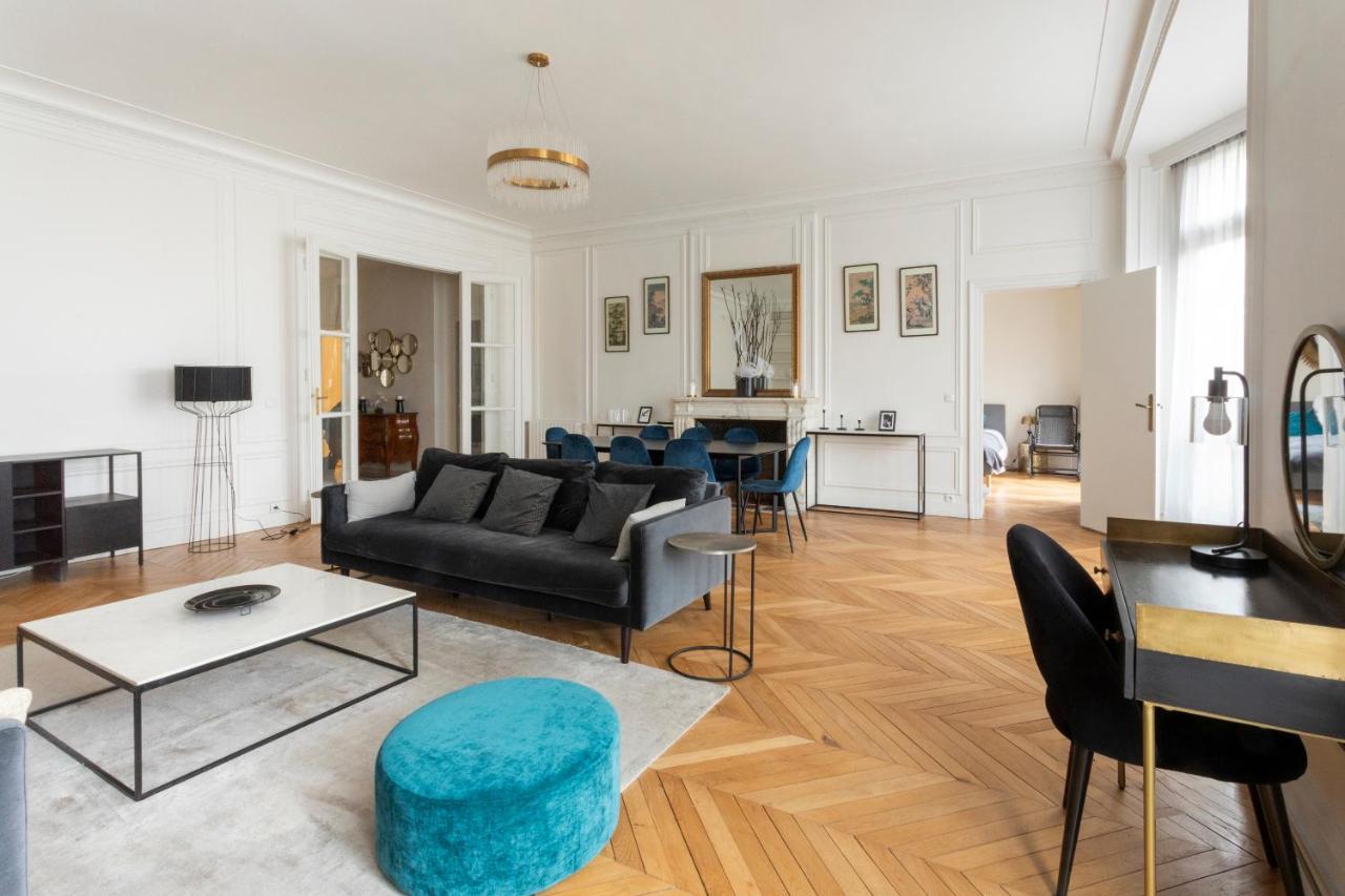Spcaious Flat 160 M2 Next To Eiffel Tower * Paris