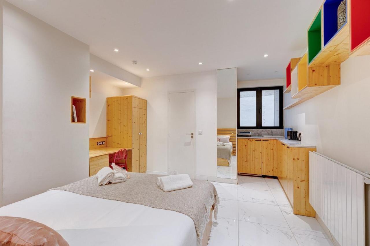 296 Ponceau - Superb In * Paris