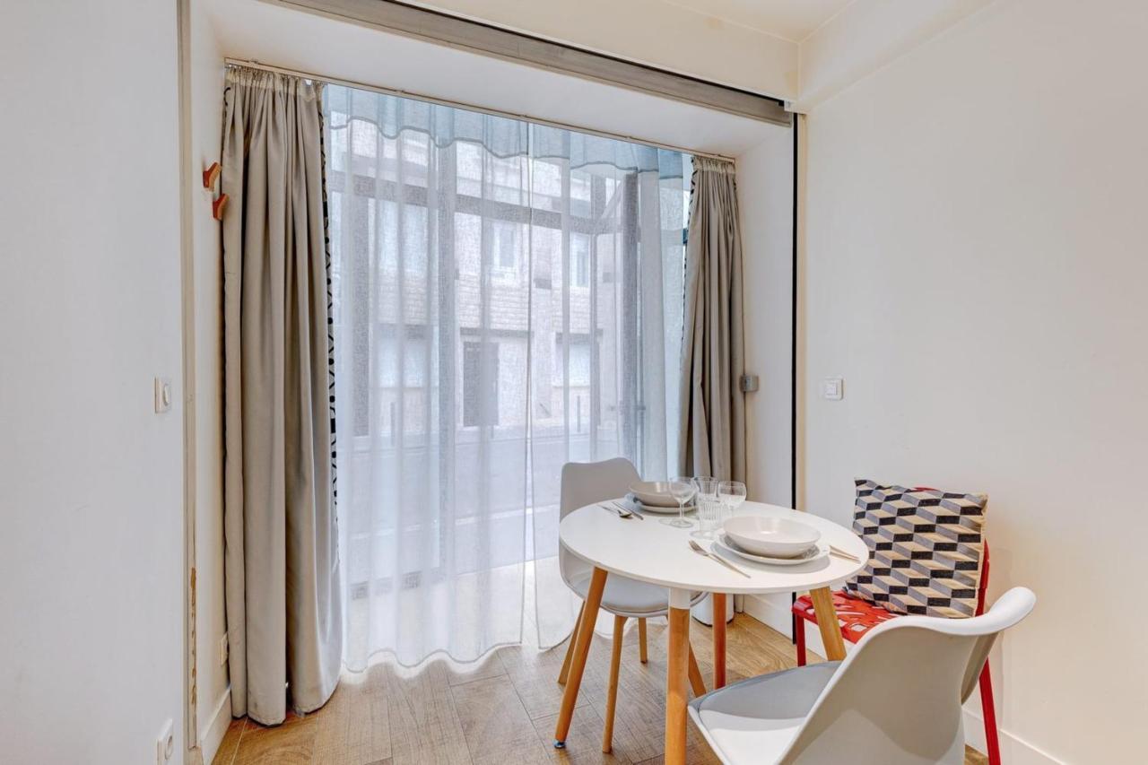 296 Ponceau - Superb In Paris