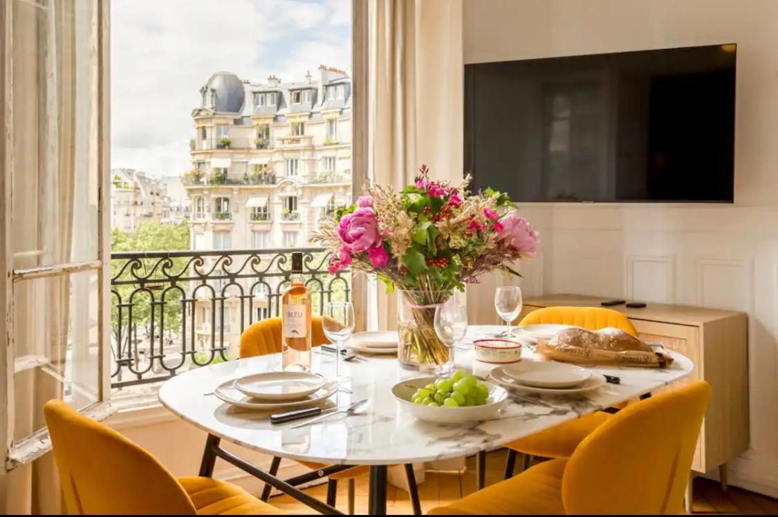 Luxury Suites Tour Eiffel View * Paris