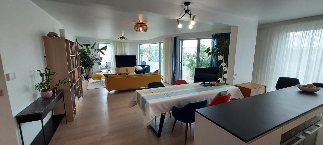 150m2 And A 45m2 Terrace At 8th Floor With Air Conditioning Paris