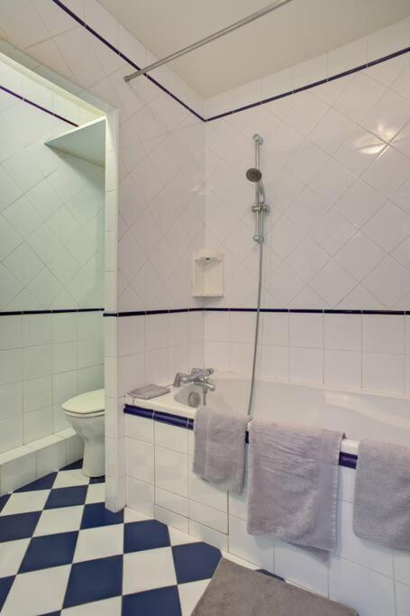 Apartamento Place De L'odeon Sur Cour Tres Calme