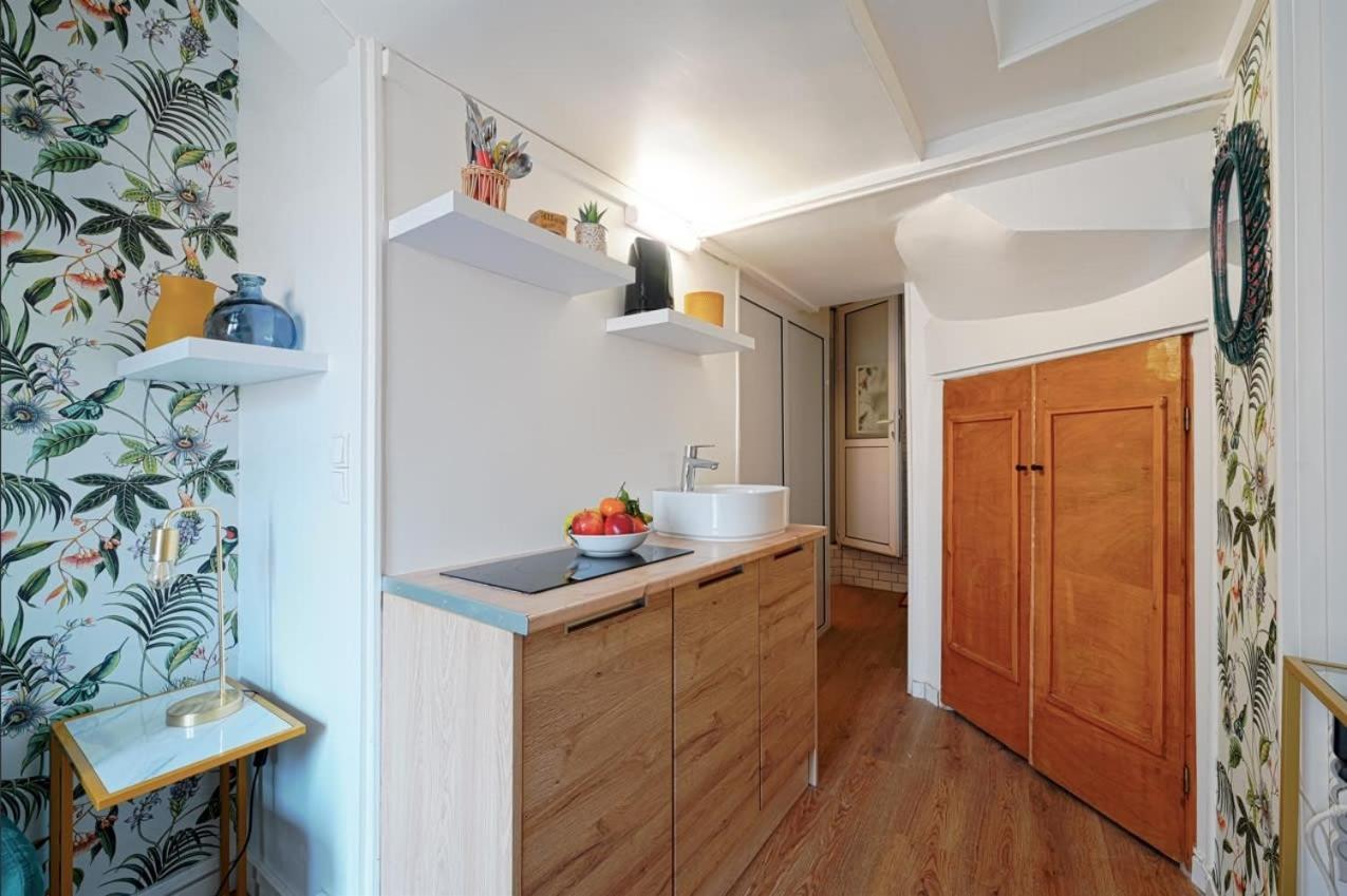 Adorable Updated Studio In The Heart Of The Bustling Le Marais District Apartment Paris