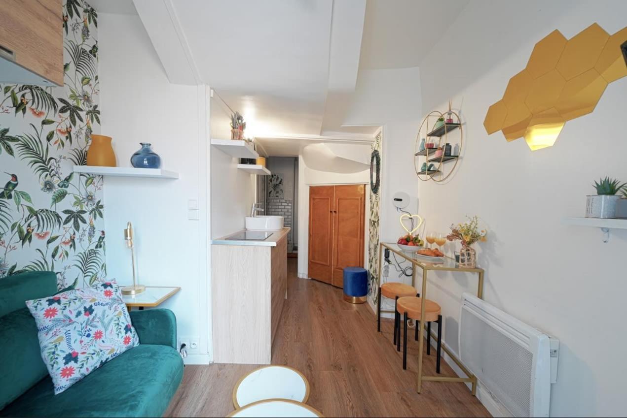Adorable Updated Studio In The Heart Of The Bustling Le Marais District Apartment *
