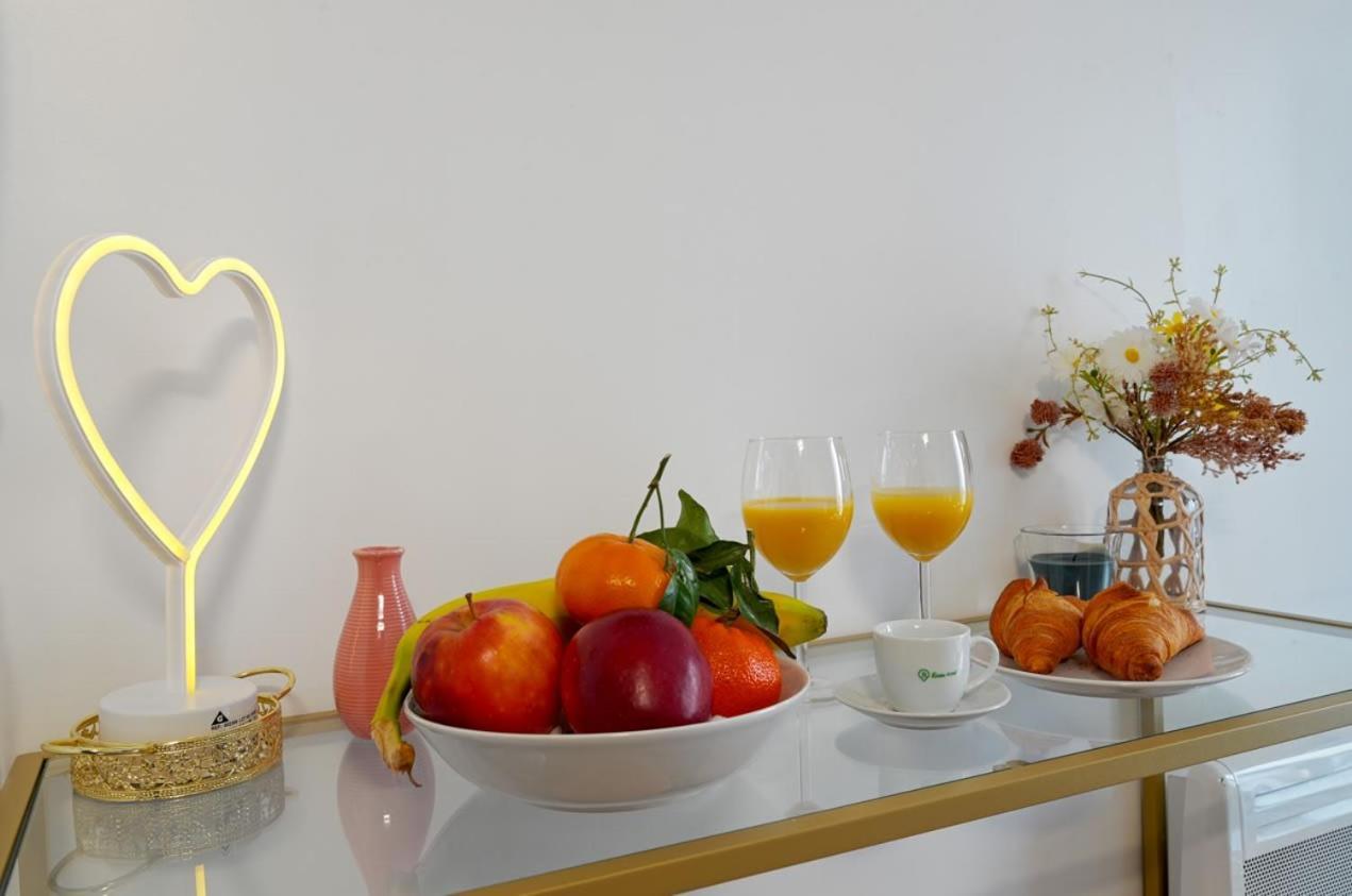 Adorable Updated Studio In The Heart Of The Bustling Le Marais District * Paris