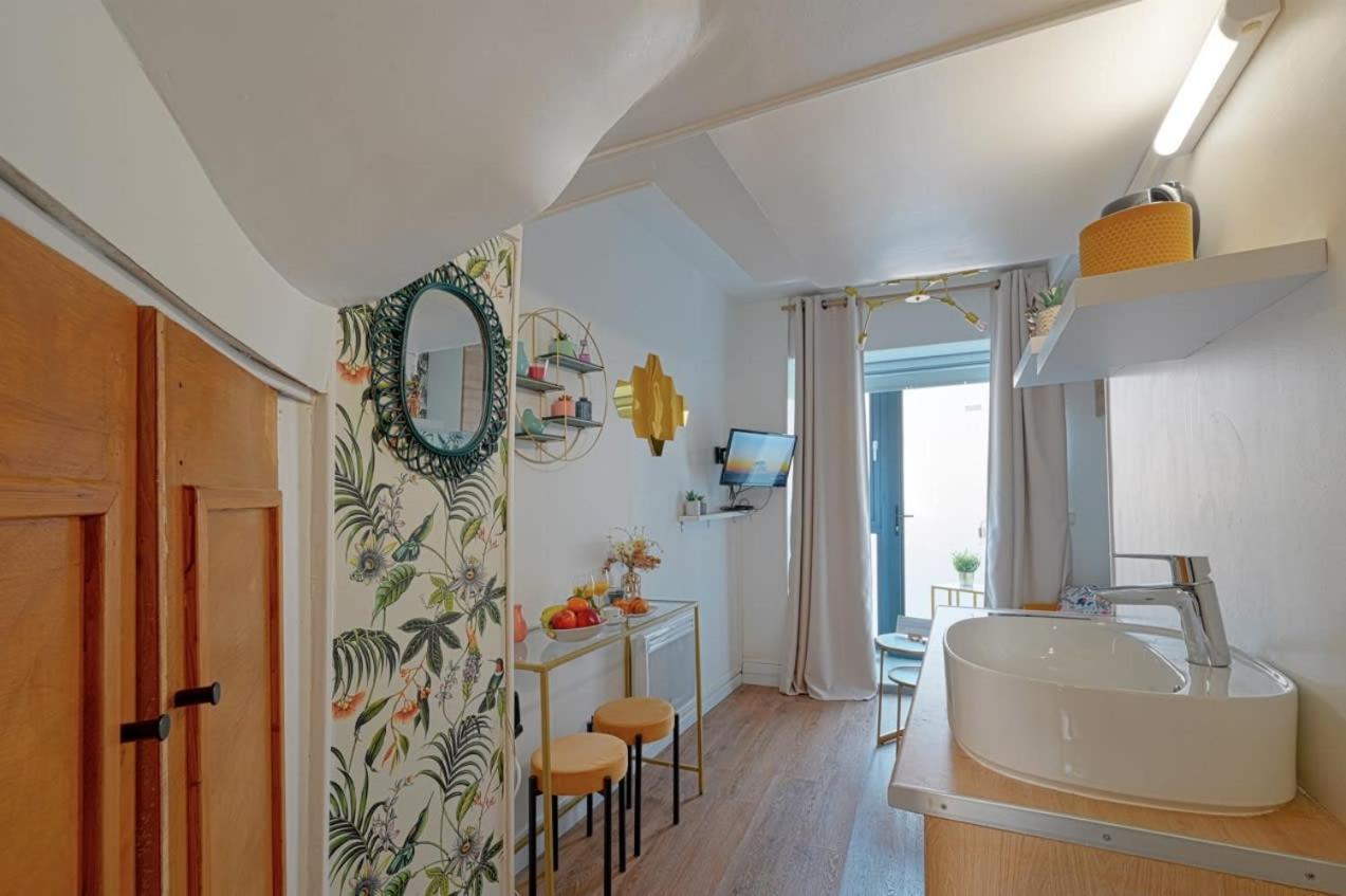 Adorable Updated Studio In The Heart Of The Bustling Le Marais District Paris