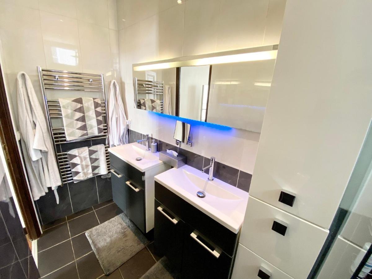Moderne - Champs Elysees Haussmann Apartment Paris