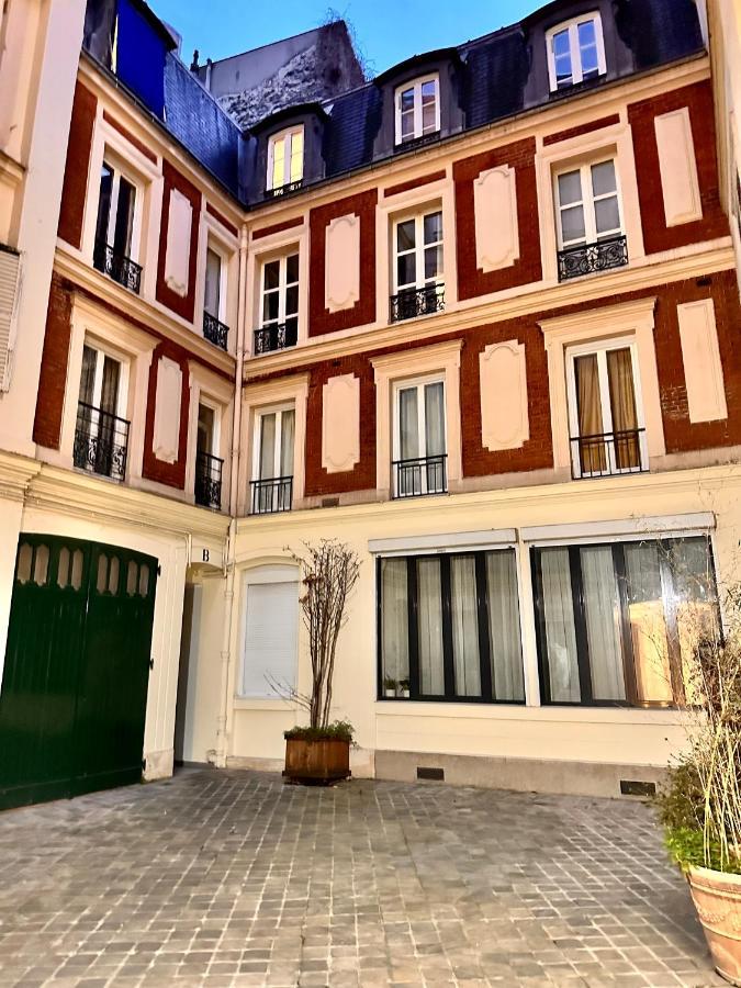 Moderne - Champs Elysees Haussmann Apartment Paris