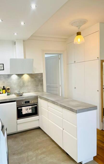 Republique 11e Apartment *