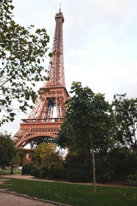 Cosy - Eiffel Tower Apartment